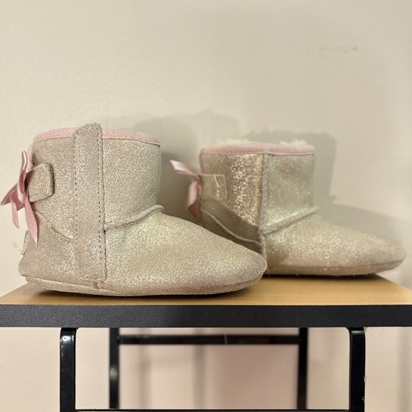 UGG Sparkly Gold Suede Kids Boots with Pink Bow & Lining - Picture 10 of 15